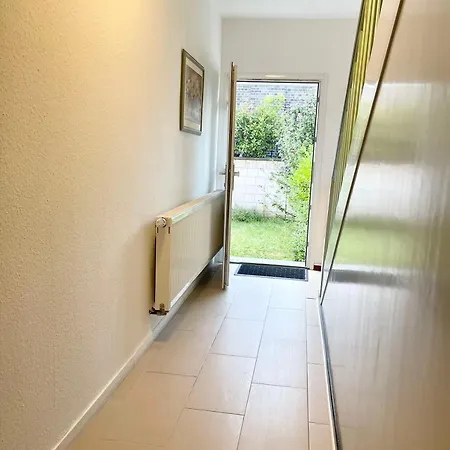 Easy To Duesseldorf Messe, 2-bedroom With Kitchen And Garden * 뒤스부르크