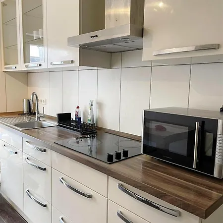 아파트 Easy To Duesseldorf Messe, 2-bedroom With Kitchen And Garden