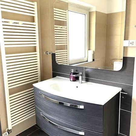 Easy To Duesseldorf Messe, 2-bedroom With Kitchen And Garden