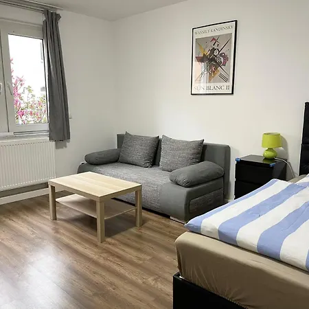 아파트 Easy To Duesseldorf Messe, 2-bedroom With Kitchen And Garden