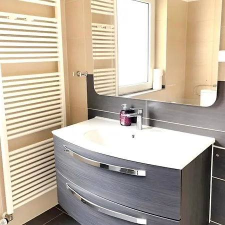 Easy To Duesseldorf Messe, 2-bedroom With Kitchen And Garden 아파트 *