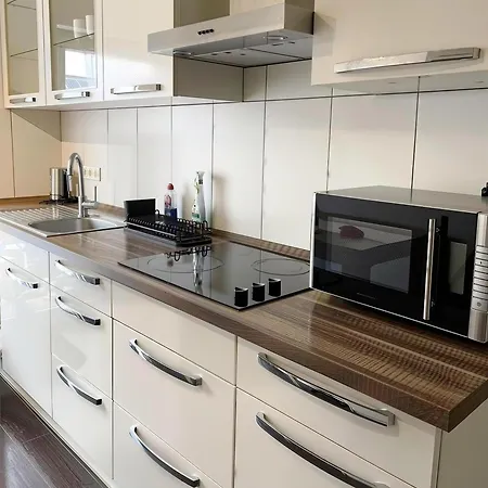 아파트 Easy To Duesseldorf Messe, 2-bedroom With Kitchen And Garden